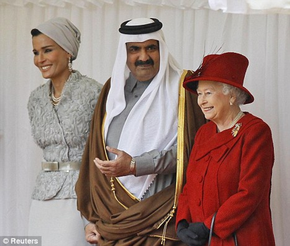 4 жена шейха. Шейха Моза. Семья Эмира Катара. Шейха Моза Валентино. Королева Катара шейха Моза.