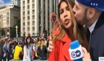 მუნდიალზე მყოფ გერმანული ტელეარხის ჟურნალისტ გოგონას პირდაპირ ეთერში მკერდში ხელი ჩაავლეს [VIDEO]