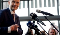 ისლანდიის პრეზიდენტმა VIP ლოჟაზე უარი თქვა და ფან-ტრიბუნაზე იქნება
