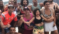 მარსელომ რიო-დე-ჟანეიროს პლაჟზე ფეხბურთი კაბაში ჩაცმულმა ითამაშა